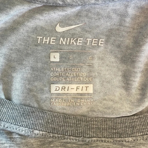 Nike The Nike Tee Dri-fit gray tee men’s size large - Picture 4 of 6